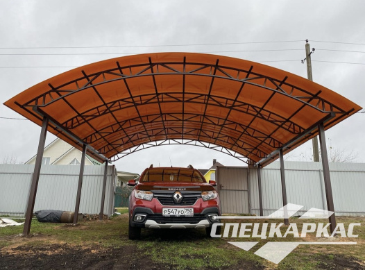 Навес из поликарбоната арочного типа для парковки двух автомобилей на даче №71 - фото 1670